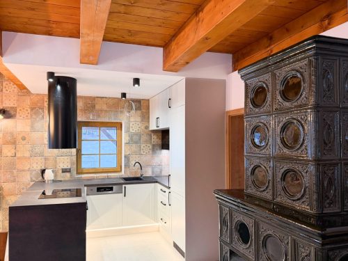 Moderní kuchyně v rustikálním stylu, světle šedá, exkluzivní materiál lak-mat