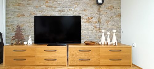 Interierovy-nabytek-TV-komoda, materiál dýha-dub