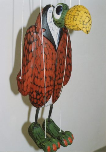 Dřevěná dekorace - ručně vyřezávaný papoušek, materiál lípa